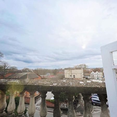 4 Bed Loft Apartment Overlooking Historic Town Trowbridge Exterior photo
