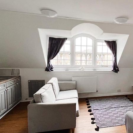4 Bed Loft Apartment Overlooking Historic Town Trowbridge Exterior photo