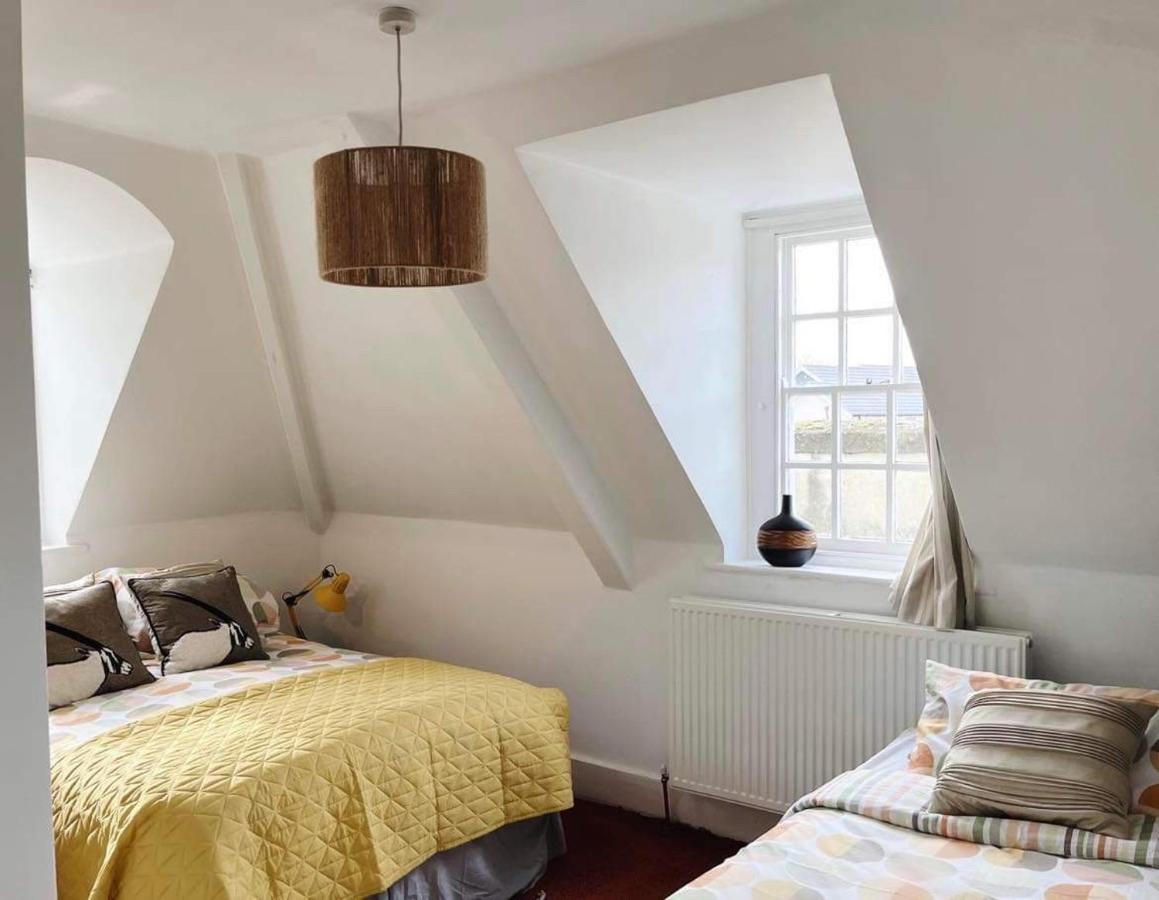 4 Bed Loft Apartment Overlooking Historic Town Trowbridge Exterior photo