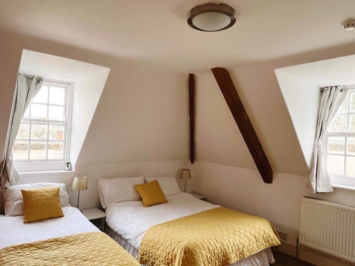 4 Bed Loft Apartment Overlooking Historic Town Trowbridge Exterior photo