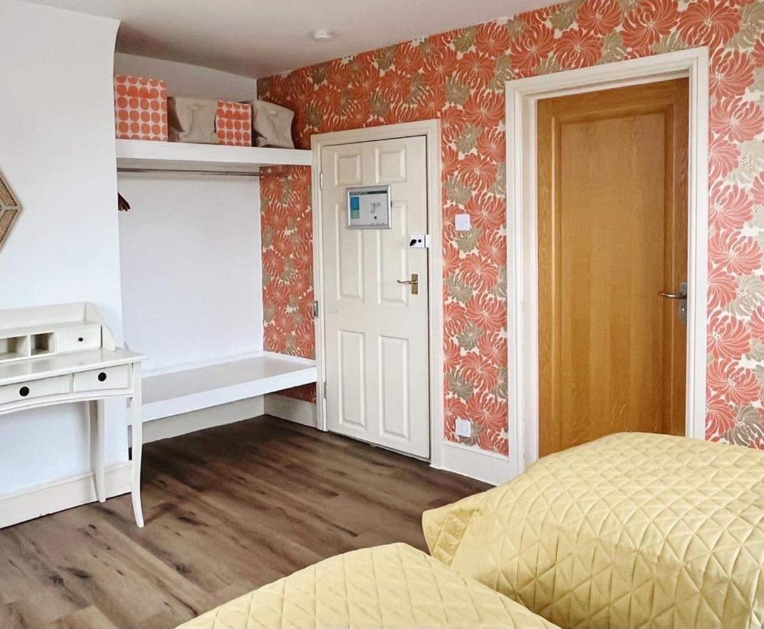 4 Bed Loft Apartment Overlooking Historic Town Trowbridge Exterior photo